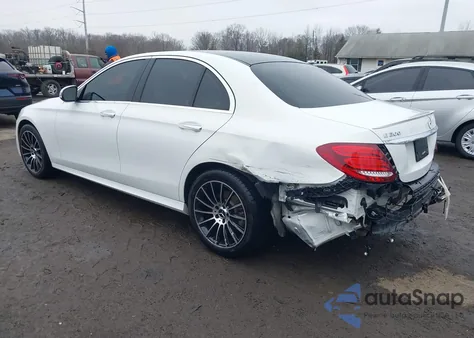 2019 Mercedes-Benz E 300 4Matic z USA, uszkodzony, nr VIN WDDZF4KB2KA553991
